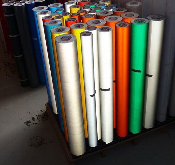 Светоотражающая пленка для дорожных знаков фирмы Avery Dennison, США